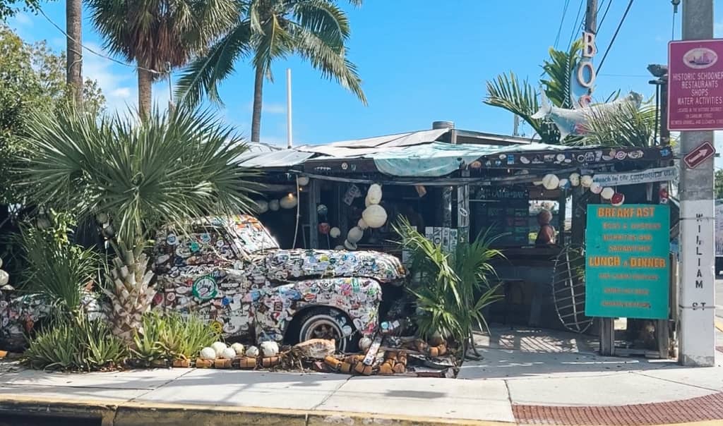 picture of the outside of BO's Fishwagon, a restaurant in Key West